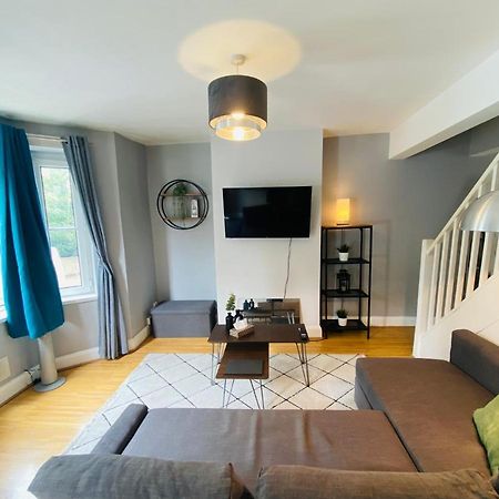 Medway Getaway - 3 Bed Home With Luxury Bathroom Chatham  Eksteriør bilde