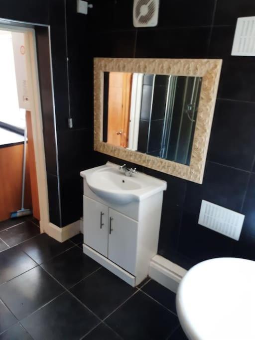 Medway Getaway - 3 Bed Home With Luxury Bathroom Chatham  Eksteriør bilde