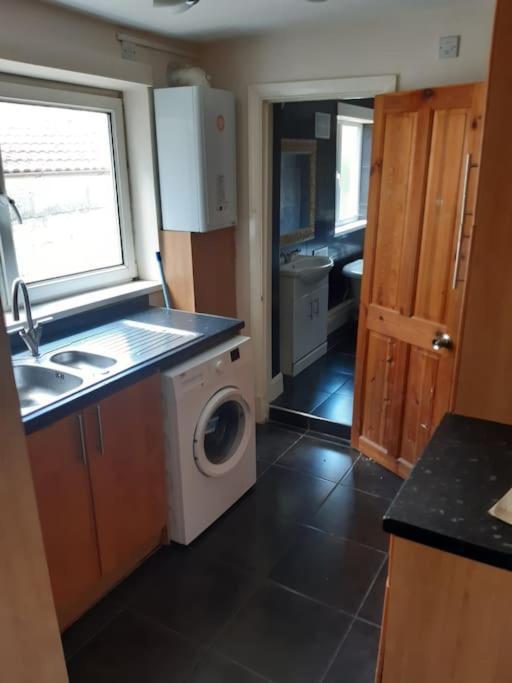 Medway Getaway - 3 Bed Home With Luxury Bathroom Chatham  Eksteriør bilde