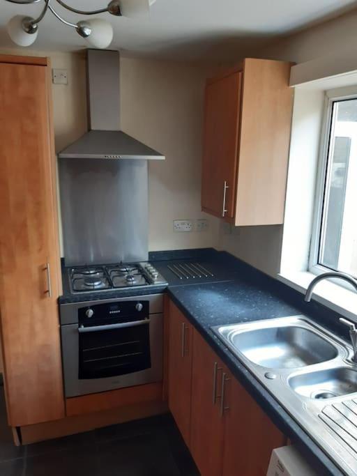 Medway Getaway - 3 Bed Home With Luxury Bathroom Chatham  Eksteriør bilde