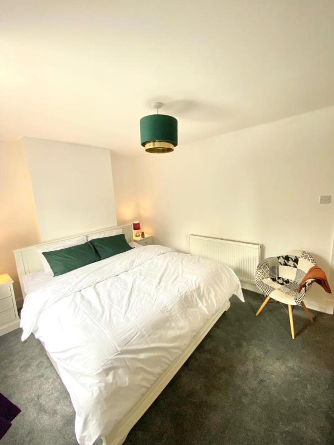 Medway Getaway - 3 Bed Home With Luxury Bathroom Chatham  Eksteriør bilde
