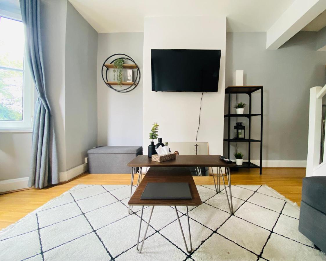 Medway Getaway - 3 Bed Home With Luxury Bathroom Chatham  Eksteriør bilde