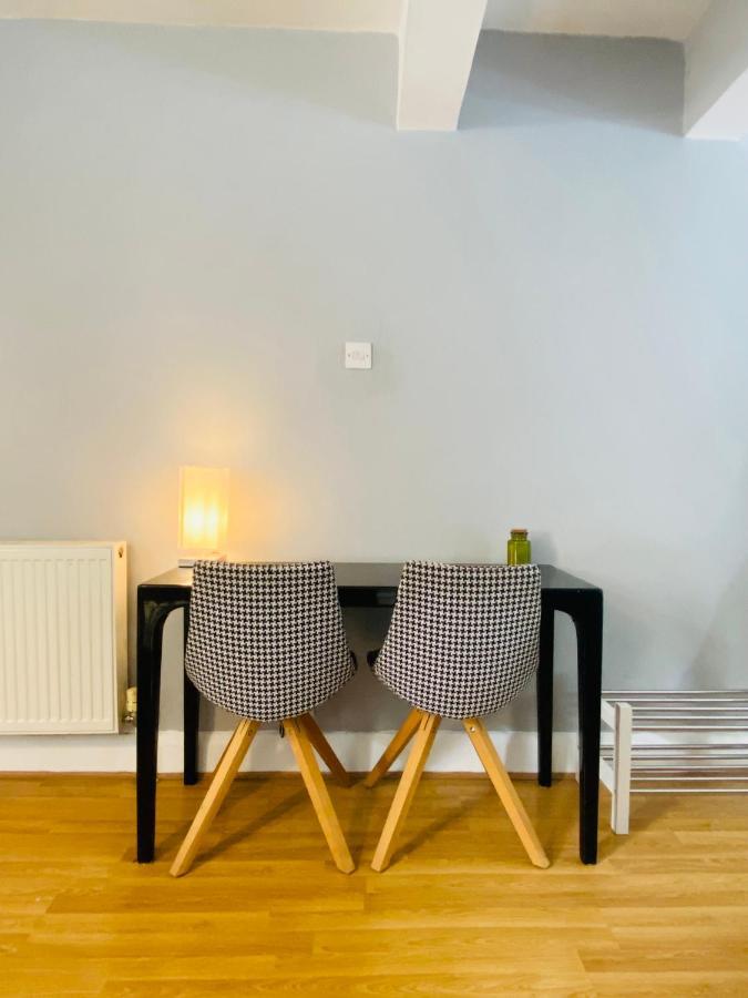 Medway Getaway - 3 Bed Home With Luxury Bathroom Chatham  Eksteriør bilde