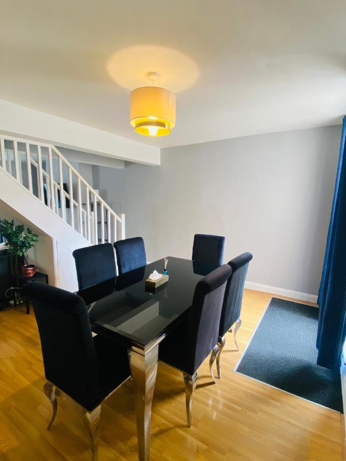 Medway Getaway - 3 Bed Home With Luxury Bathroom Chatham  Eksteriør bilde