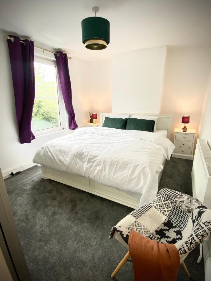 Medway Getaway - 3 Bed Home With Luxury Bathroom Chatham  Eksteriør bilde