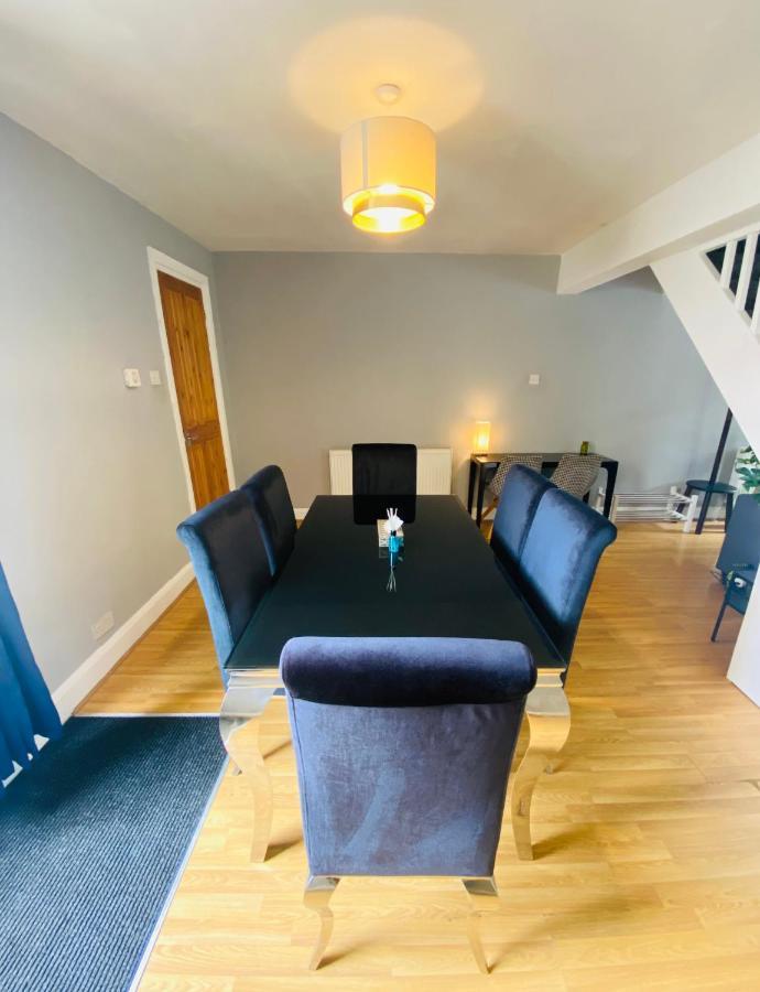 Medway Getaway - 3 Bed Home With Luxury Bathroom Chatham  Eksteriør bilde