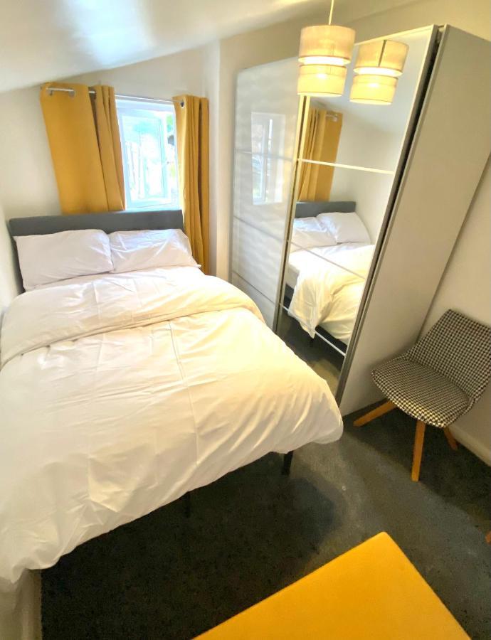 Medway Getaway - 3 Bed Home With Luxury Bathroom Chatham  Eksteriør bilde