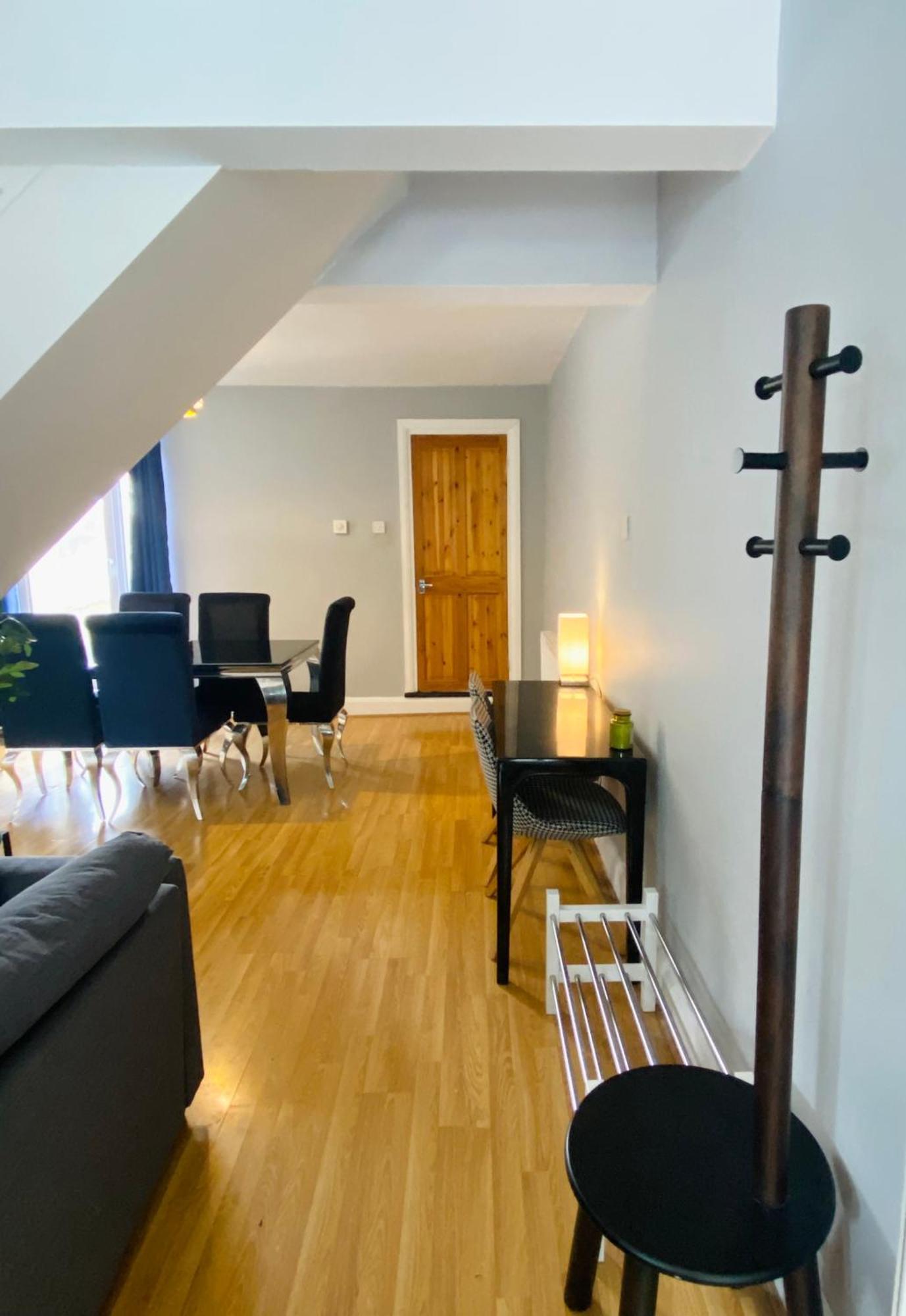 Medway Getaway - 3 Bed Home With Luxury Bathroom Chatham  Eksteriør bilde